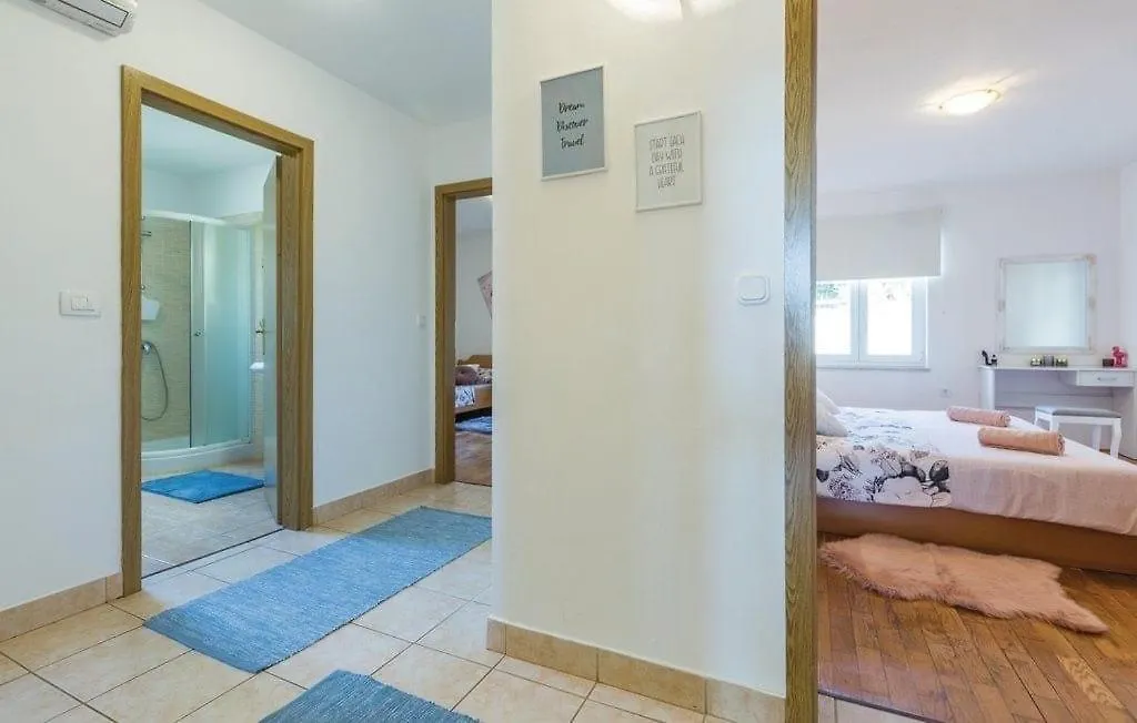 Holiday House Tina Savudrija Kroatien