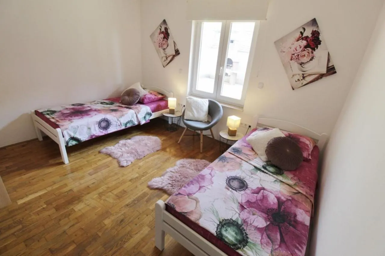 Holiday House Tina Savudrija 0*,