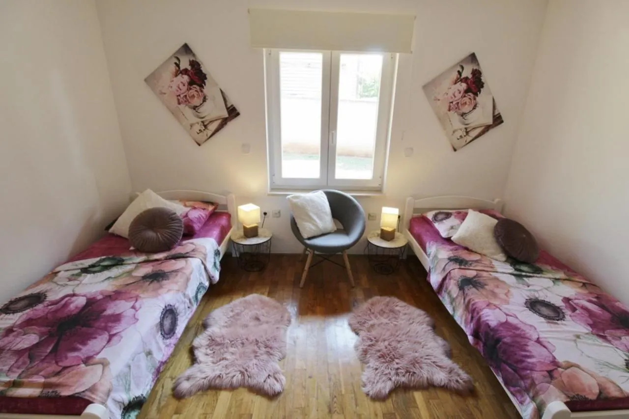 Holiday House Tina Savudrija 0*,  Kroatien