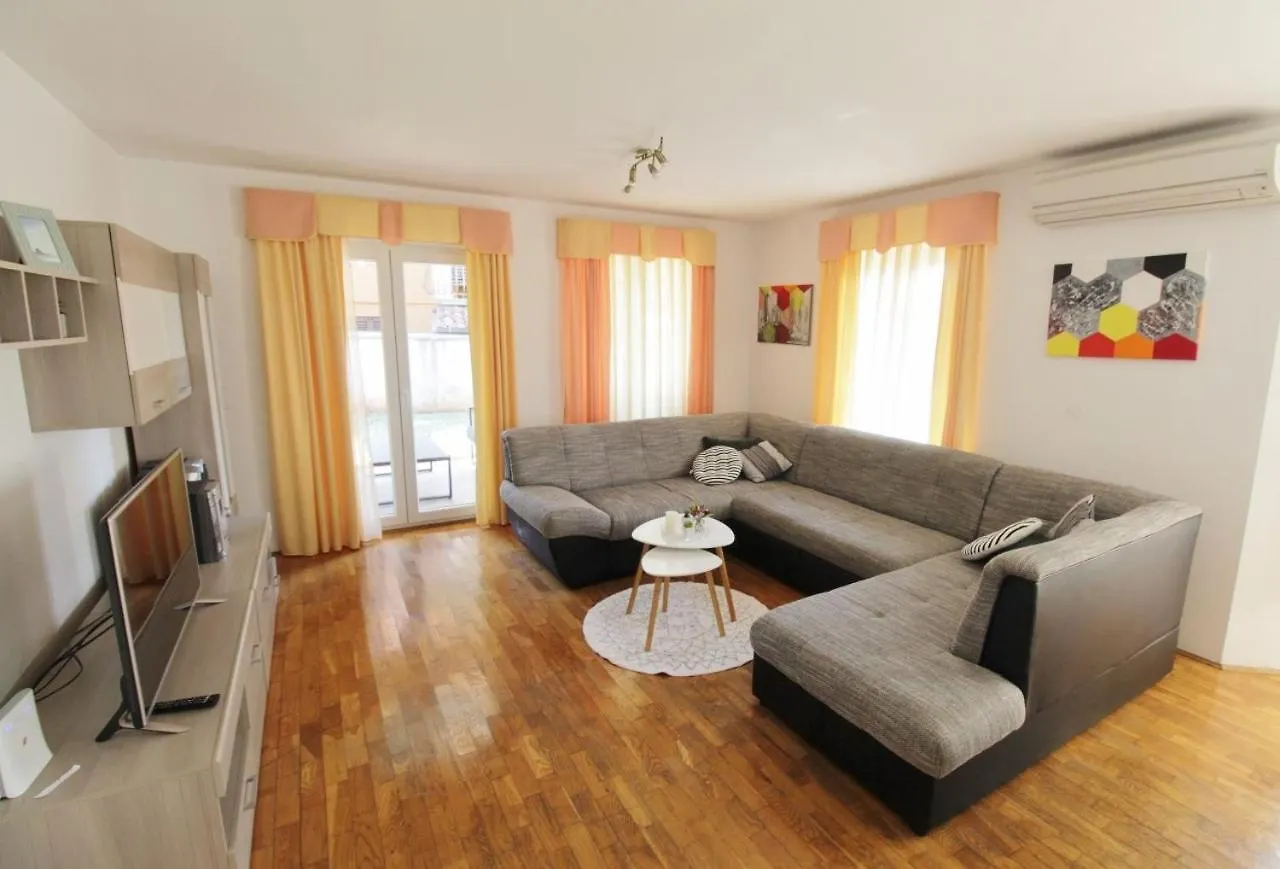 Holiday House Tina Savudrija Kroatien