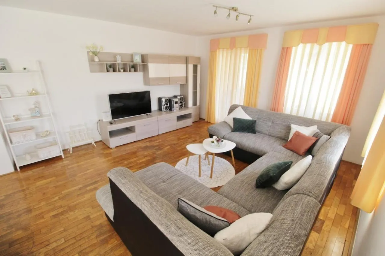 Holiday home Holiday House Tina Savudrija