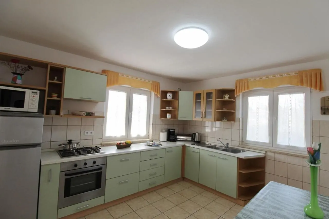 Holiday home Holiday House Tina Savudrija