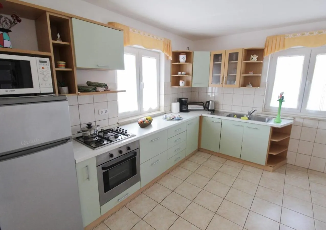 Holiday home Holiday House Tina Savudrija