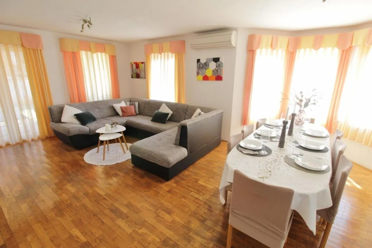 Holiday House Tina Savudrija